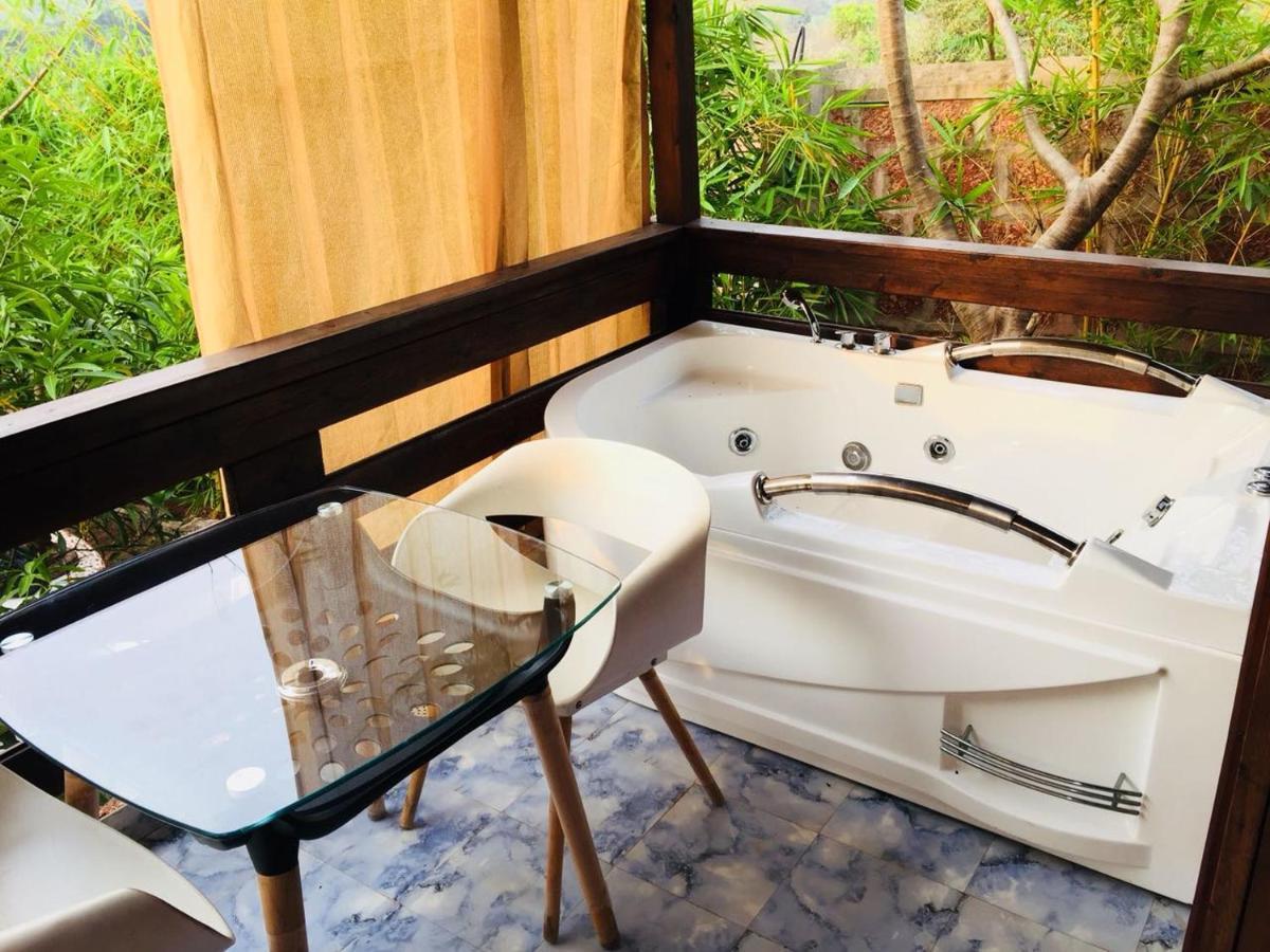 Rock Forest Goa Honeymoon Cottages Калангуте Екстериор снимка