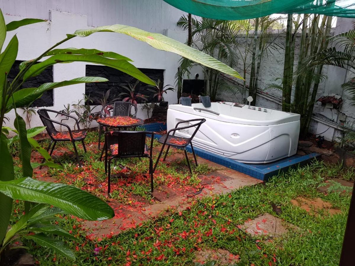 Rock Forest Goa Honeymoon Cottages Калангуте Екстериор снимка